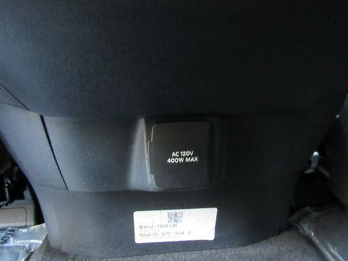 Used 2025 Ford Expedition Active AWD/4WD image 37