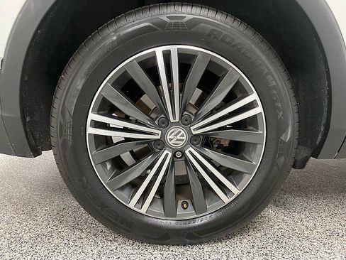Used 2019 Volkswagen Tiguan SE image 22