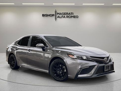 Used 2024 Toyota Camry SE FWD image 1