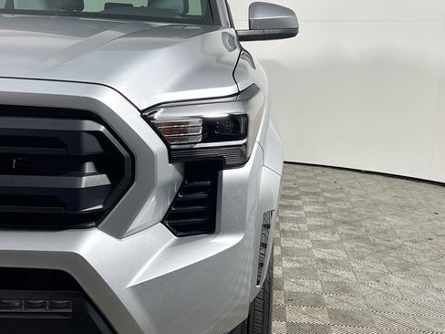 Used 2025 Toyota Tacoma SR5 image 12