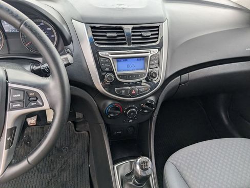 Used 2013 Hyundai Accent SE image 29