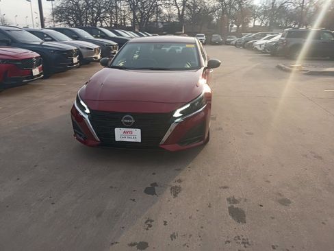 Used 2024 Nissan Altima 2.5 SV image 5