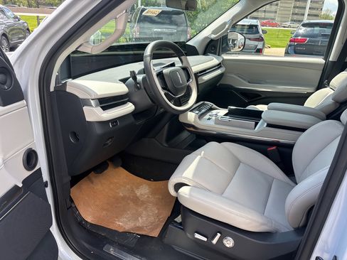 New 2026 Lincoln Navigator Premiere AWD/4WD image 25