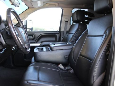 Used 2019 Chevrolet Silverado 2500 LT AWD/4WD image 11