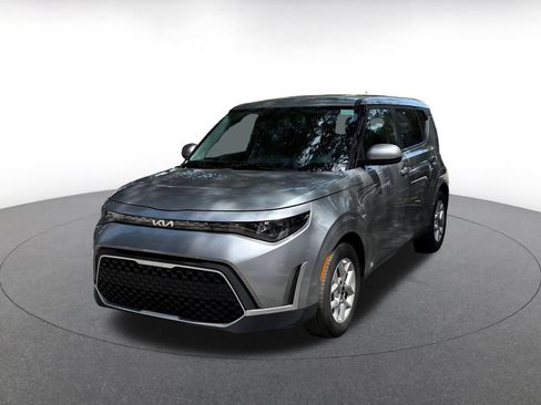 Used 2025 Kia Soul LX w/ LX Technology Package FWD image 3