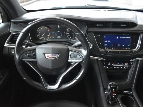 Used 2020 Cadillac XT6 Premium Luxury FWD image 3