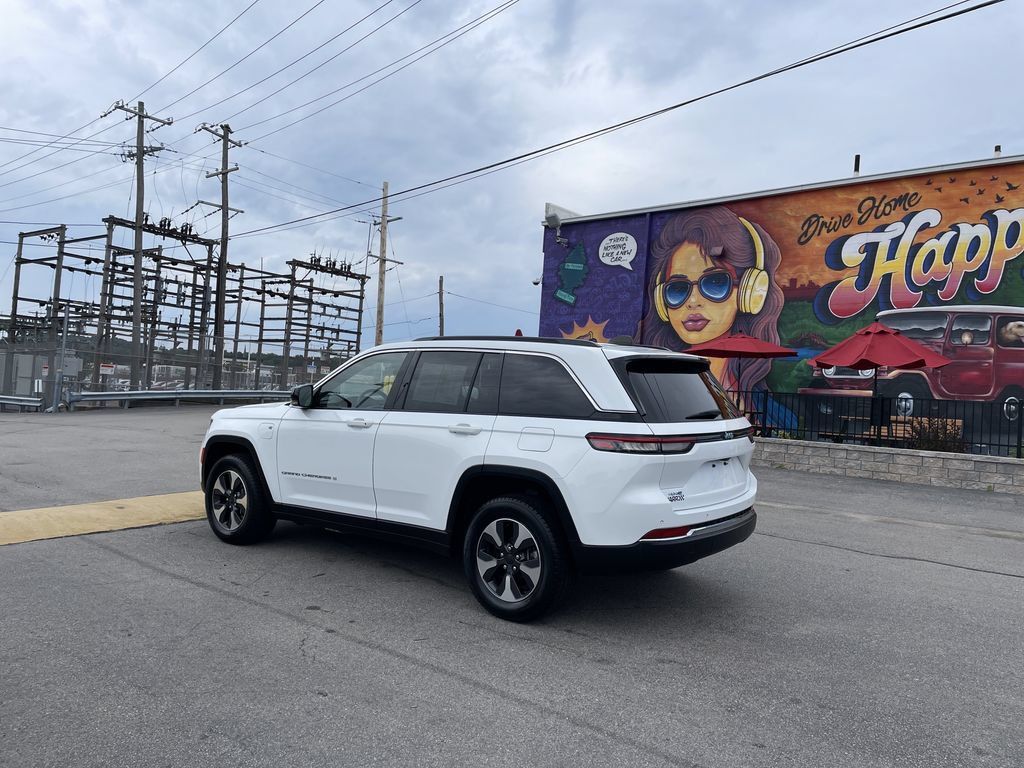 Used 2024 Jeep Grand Cherokee Limited 4xe AWD/4WD image 3