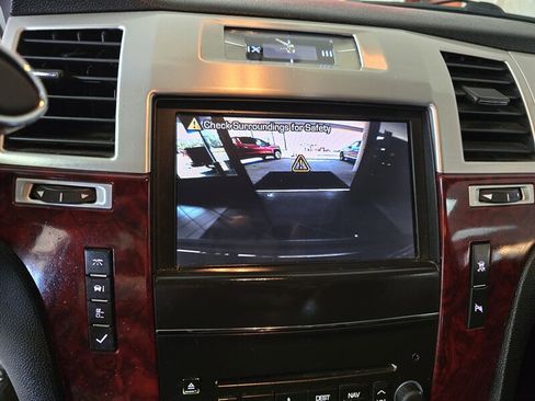 Used 2011 Cadillac Escalade ESV Luxury image 31