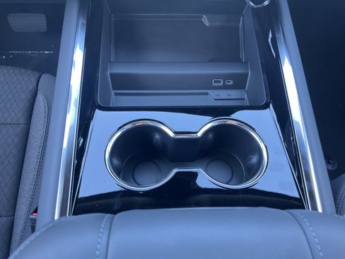 New 2026 Chevrolet Suburban LS image 28