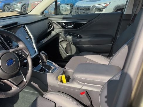 Used 2025 Subaru Outback Limited image 11