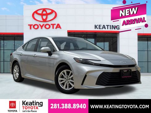 Used 2025 Toyota Camry LE FWD image 1