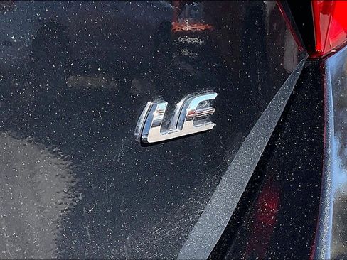 Used 2018 Toyota Corolla LE image 9