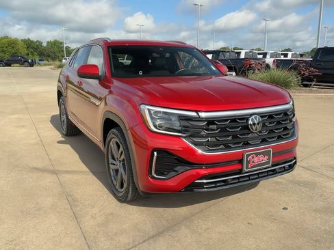 Used 2024 Volkswagen Atlas Cross Sport SEL R-Line AWD/4WD image 2