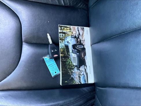Used 2017 Jeep Wrangler Unlimited Sahara AWD/4WD image 31