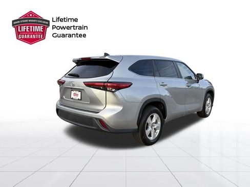 Used 2023 Toyota Highlander LE FWD image 6