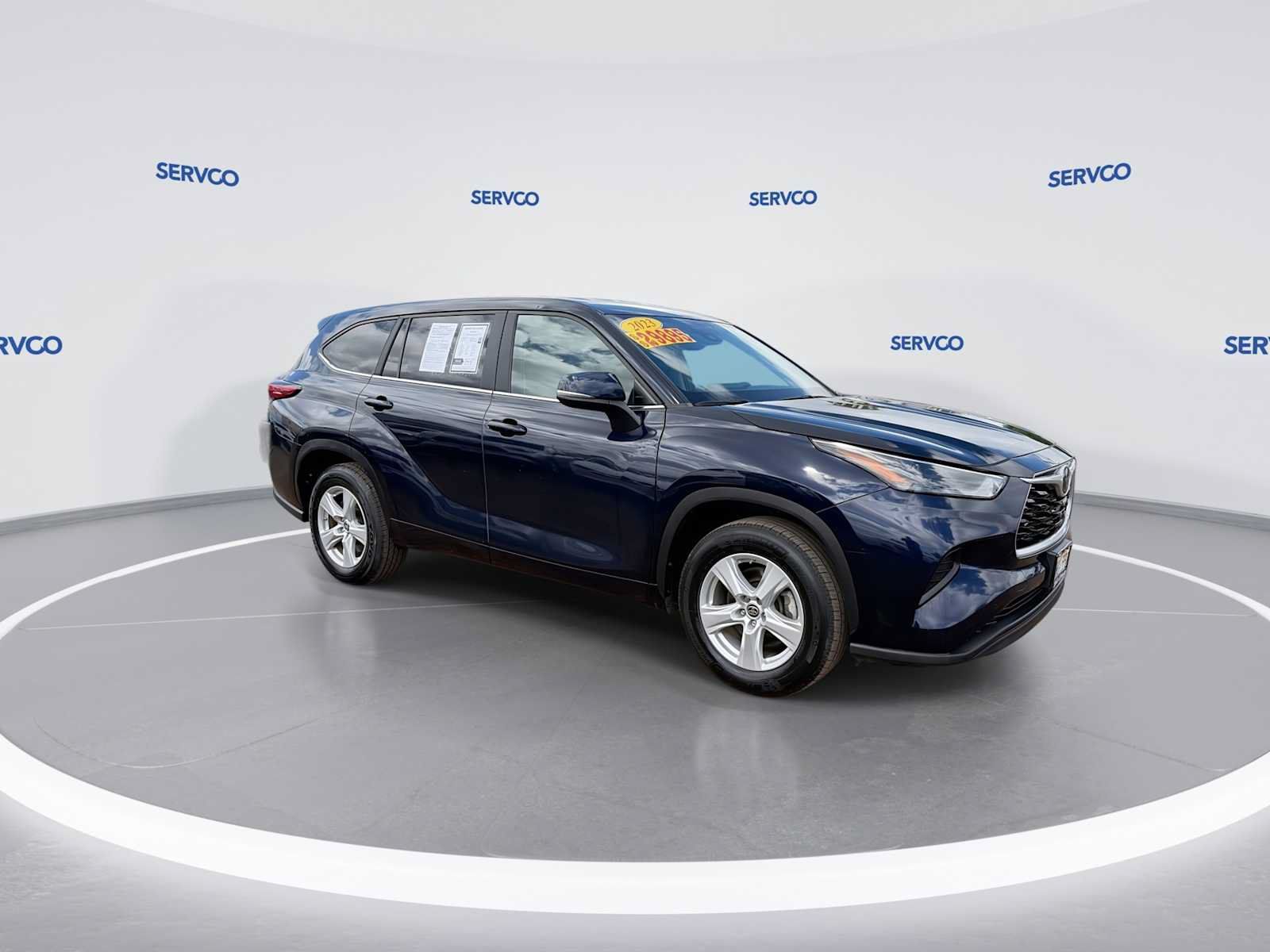 Used 2023 Toyota Highlander L FWD image 2