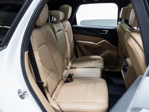 Used 2019 Porsche Cayenne image 24