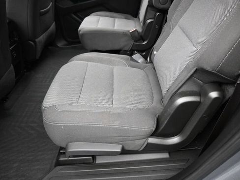 Used 2023 Chevrolet Traverse LT FWD image 32