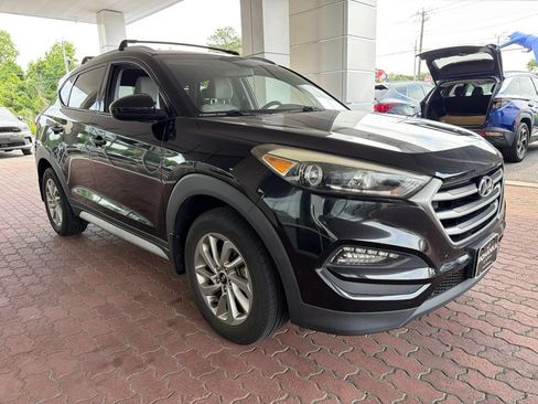 Used 2017 Hyundai Tucson SE w/ SE Popular Package 02 FWD image 2