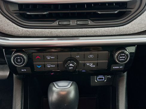 Used 2022 Jeep Compass Latitude image 22