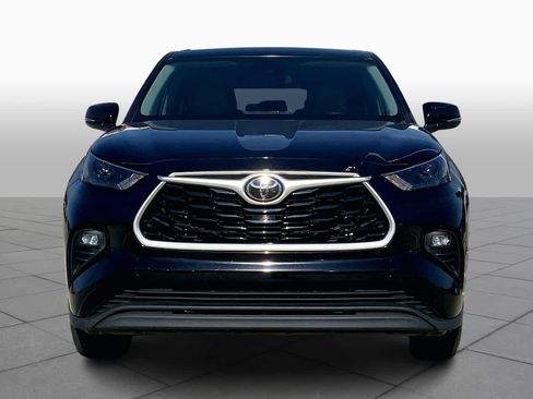Used 2023 Toyota Highlander LE AWD/4WD image 7