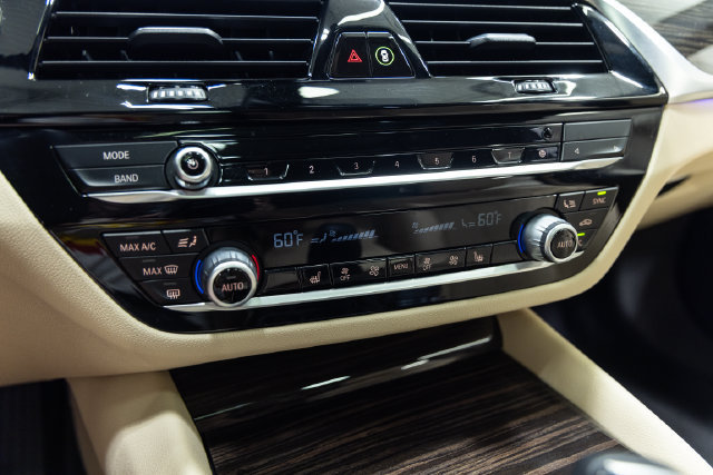 Certified 2022 BMW 530i xDrive w/ Premium Package AWD/4WD image 19