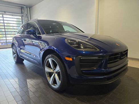 Used 2025 Porsche Macan AWD/4WD image 9