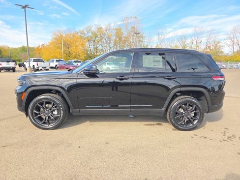 New 2025 Jeep Grand Cherokee Limited image 4