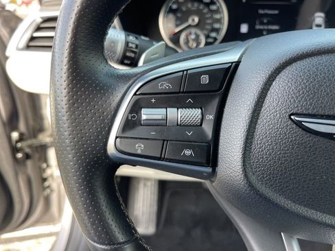Used 2024 Genesis G70 2.5T image 17