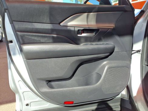 Used 2025 Toyota Grand Highlander AWD image 17