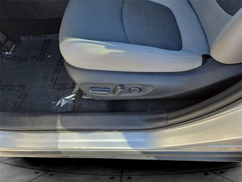 Used 2021 Toyota RAV4 XLE image 33