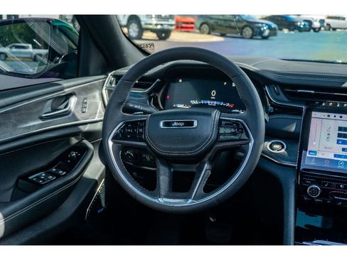 Used 2023 Jeep Grand Cherokee Overland RWD image 21