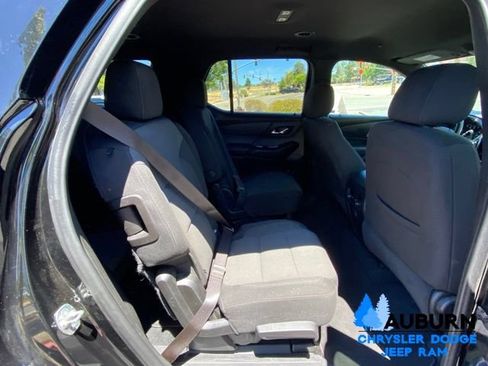 Used 2023 Chevrolet Traverse LT FWD image 17