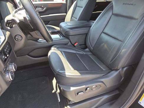 Used 2025 GMC Yukon Denali AWD/4WD image 36