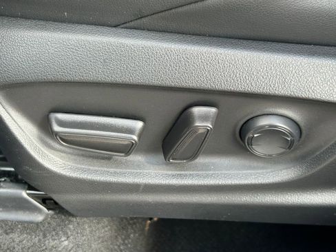 Used 2024 Toyota Corolla Cross XSE image 24