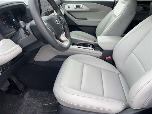 New 2025 Ford Explorer Active w/ Active Comfort Package image 15