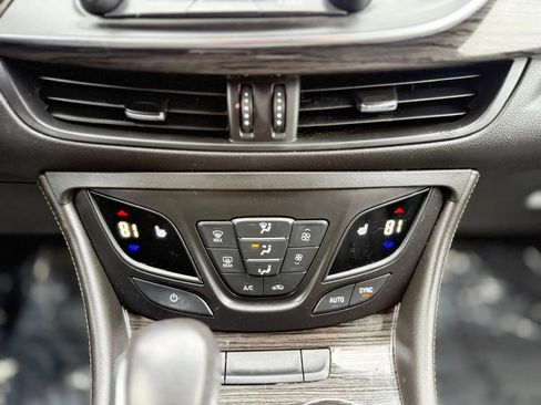 Used 2017 Buick Envision Essence FWD image 19