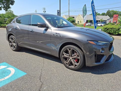 Used 2022 Maserati Levante Modena image 3