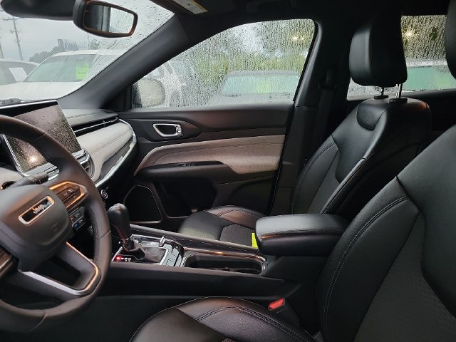 Used 2024 Jeep Compass Latitude AWD/4WD image 19