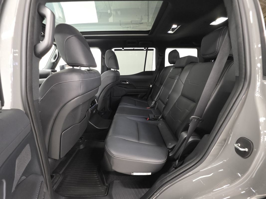 Used 2024 Lexus GX 550 w/ Cold Area Package AWD/4WD image 22