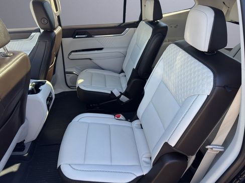 Used 2025 GMC Acadia Denali w/ Super Cruise Package image 22