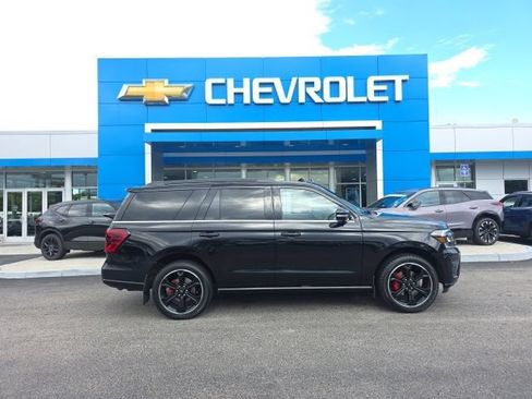 Used 2023 Ford Expedition Limited AWD/4WD image 2
