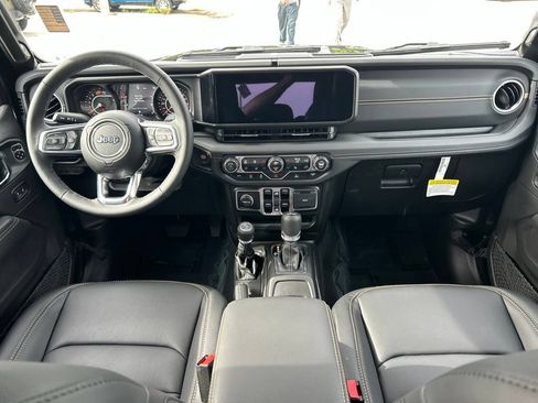 Certified 2025 Jeep Wrangler Unlimited Sahara AWD/4WD image 31