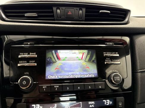 Used 2017 Nissan Rogue SV AWD/4WD image 30