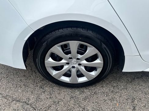 Used 2024 Toyota Corolla LE FWD image 44
