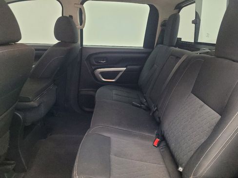 Used 2019 Nissan Titan SV RWD image 18