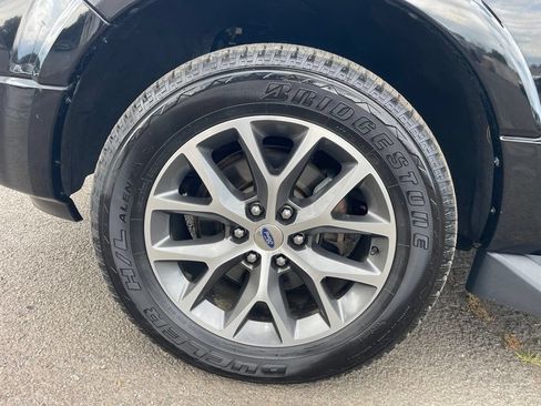 Used 2016 Ford Expedition XLT w/ Equipment Group 202A AWD/4WD image 23
