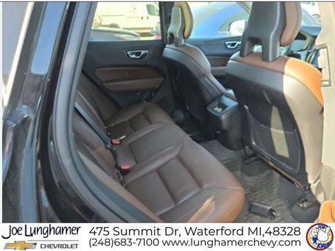 Used 2018 Volvo XC60 T5 Momentum w/ Convenience Package image 16