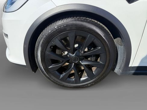 Used 2022 Tesla Model X Base image 9