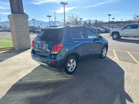 Used 2020 Chevrolet Trax LT w/ Driver Confidence Package image 4